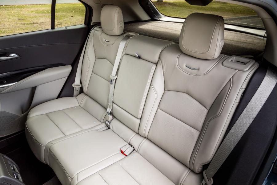 Интерьер Cadillac XT4 Premium Luxury 2018 года  (NA) (фото 15 из 34)